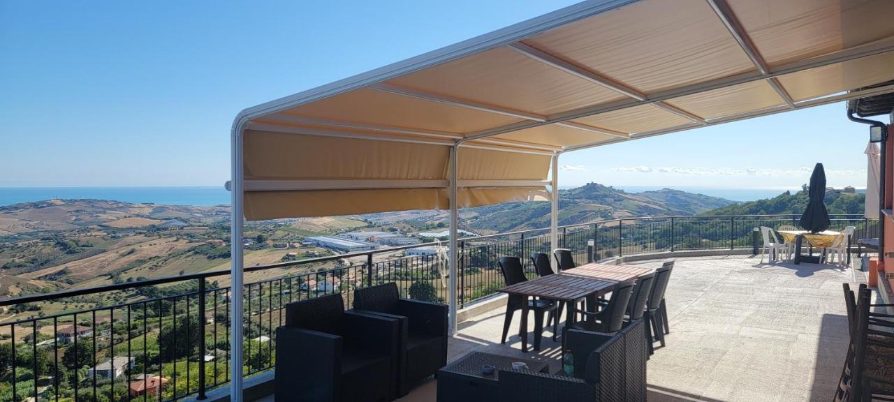 La Terrazza Motta Bed and Breakfast Atri Exteriör bild