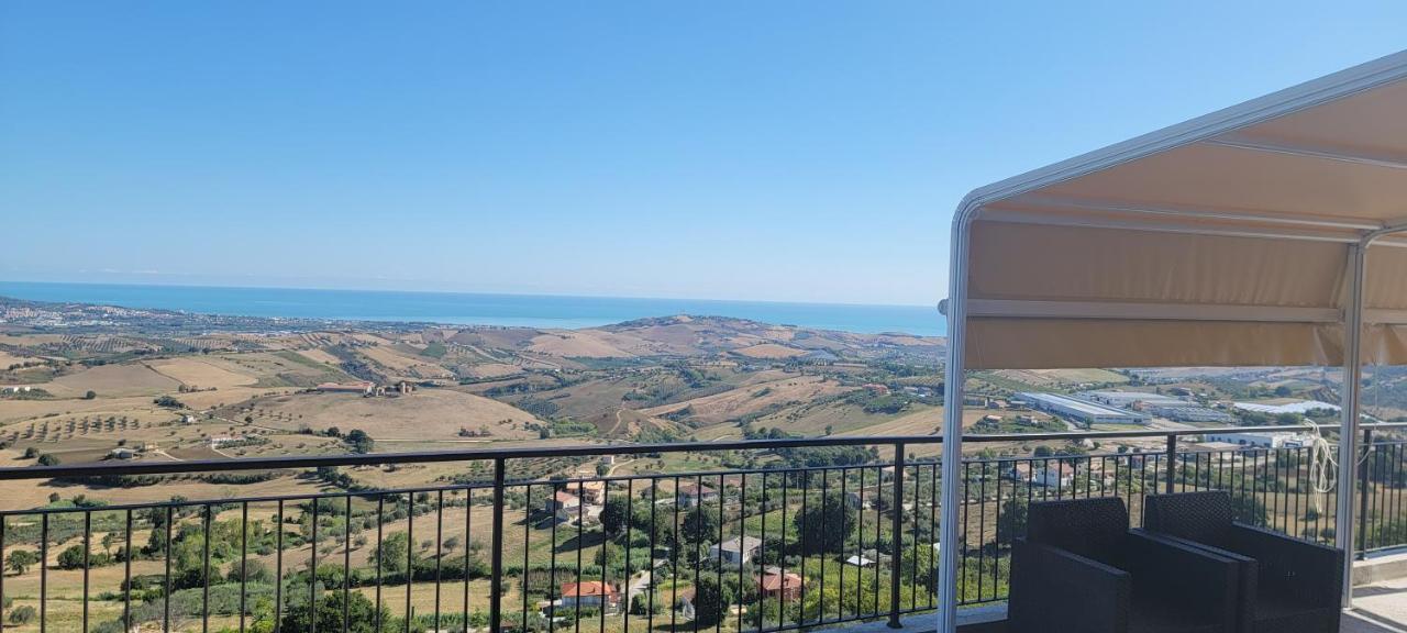 La Terrazza Motta Bed and Breakfast Atri Exteriör bild