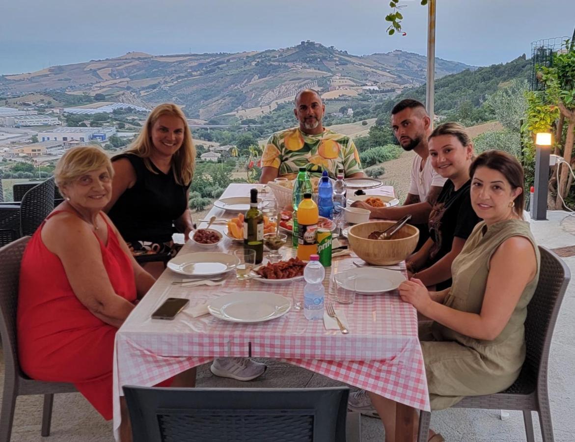 La Terrazza Motta Bed and Breakfast Atri Exteriör bild