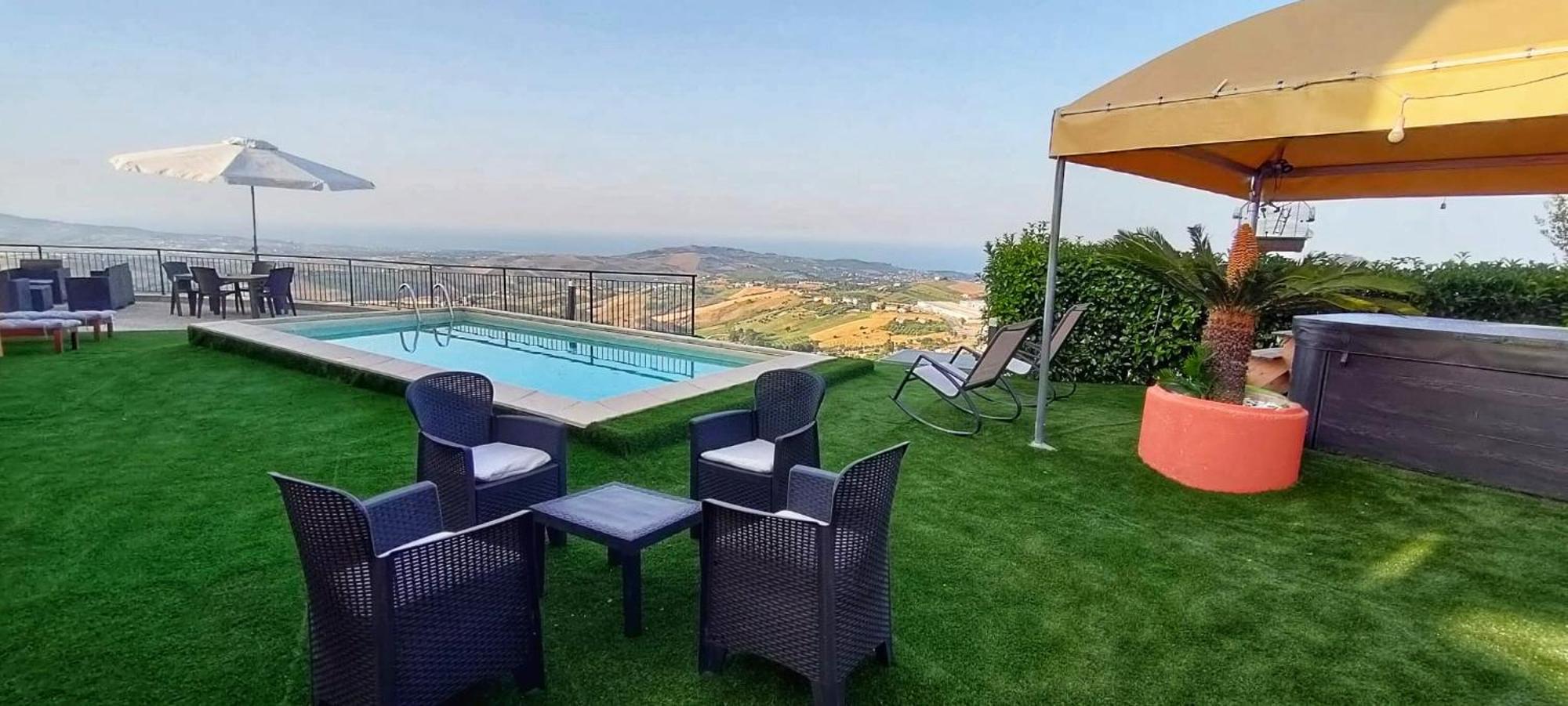 La Terrazza Motta Bed and Breakfast Atri Exteriör bild