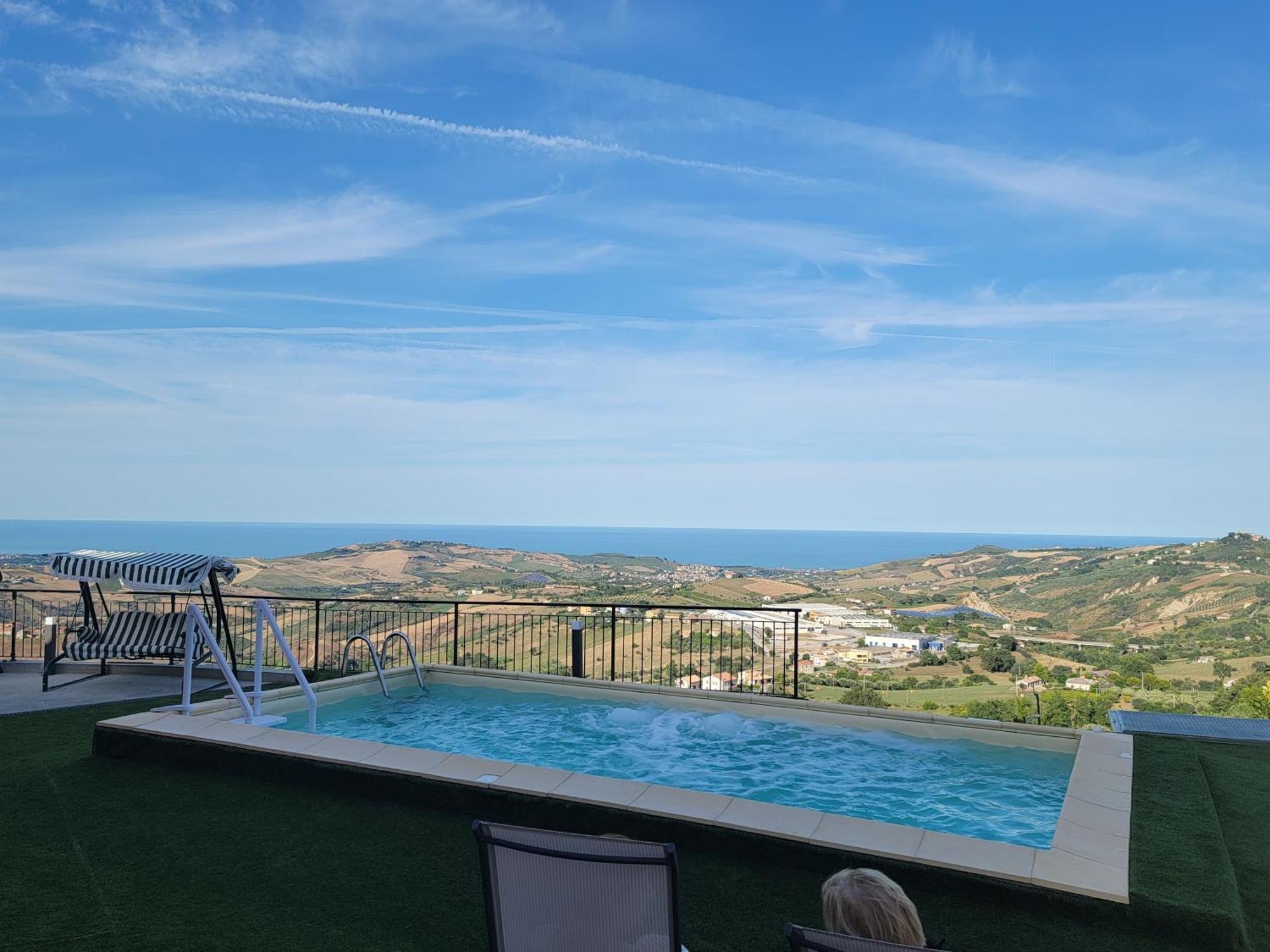 La Terrazza Motta Bed and Breakfast Atri Exteriör bild