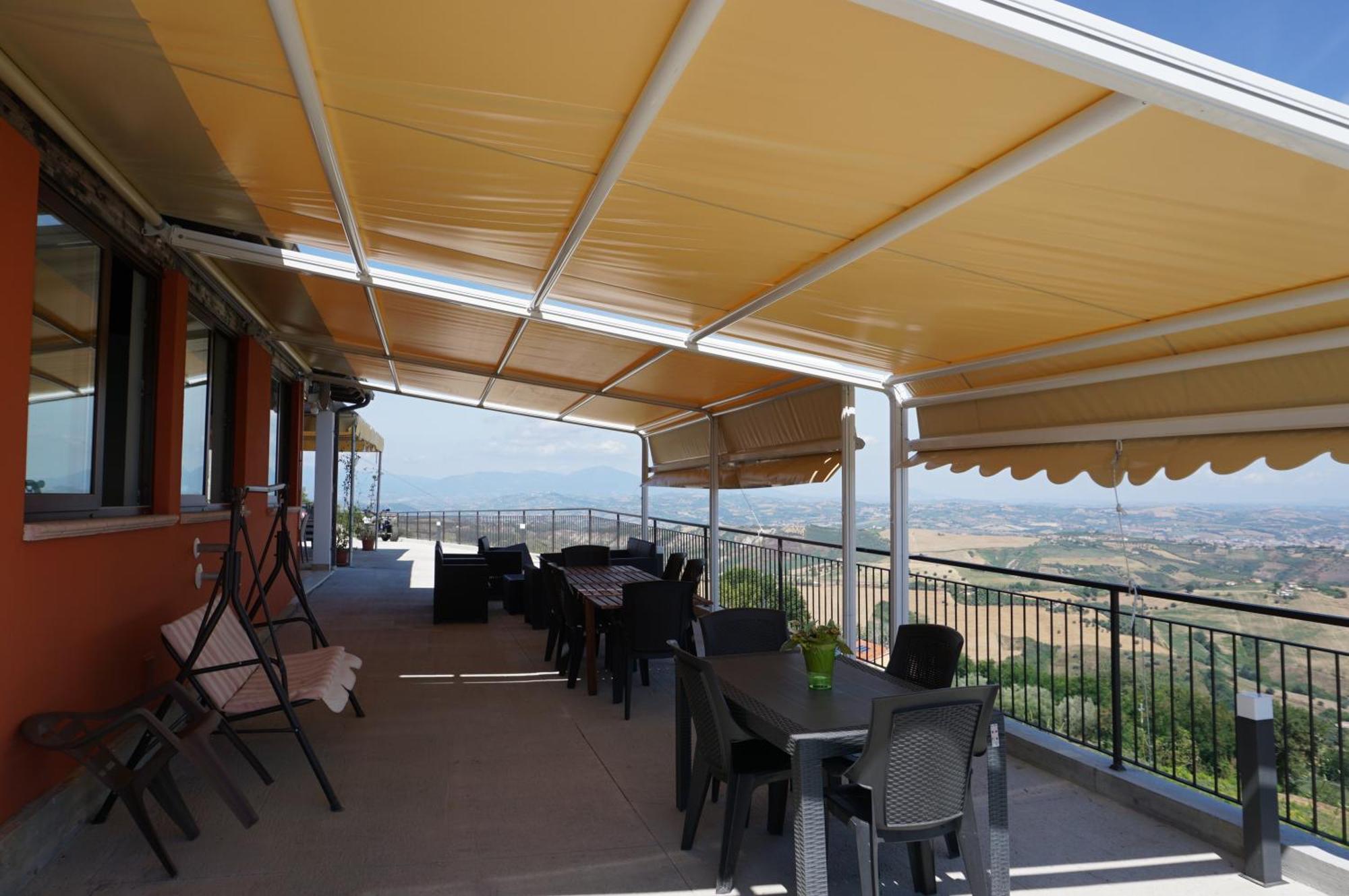 La Terrazza Motta Bed and Breakfast Atri Exteriör bild