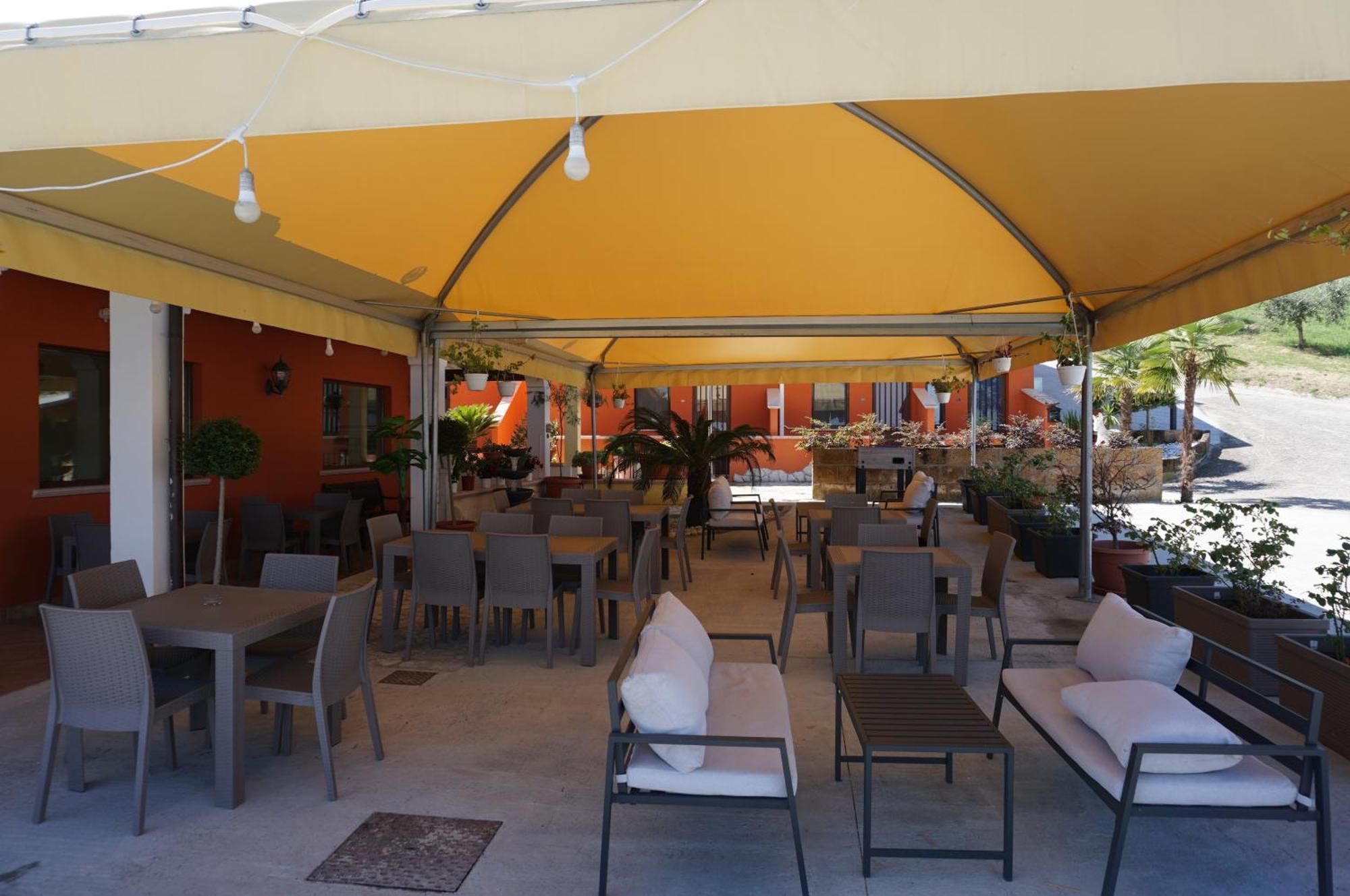 La Terrazza Motta Bed and Breakfast Atri Exteriör bild