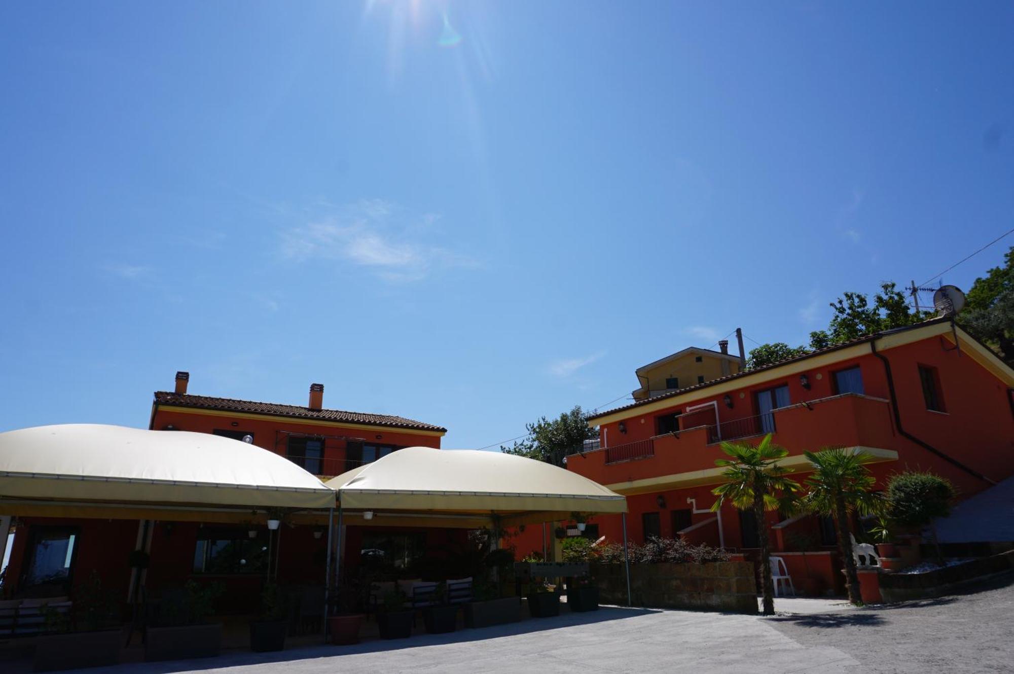 La Terrazza Motta Bed and Breakfast Atri Exteriör bild