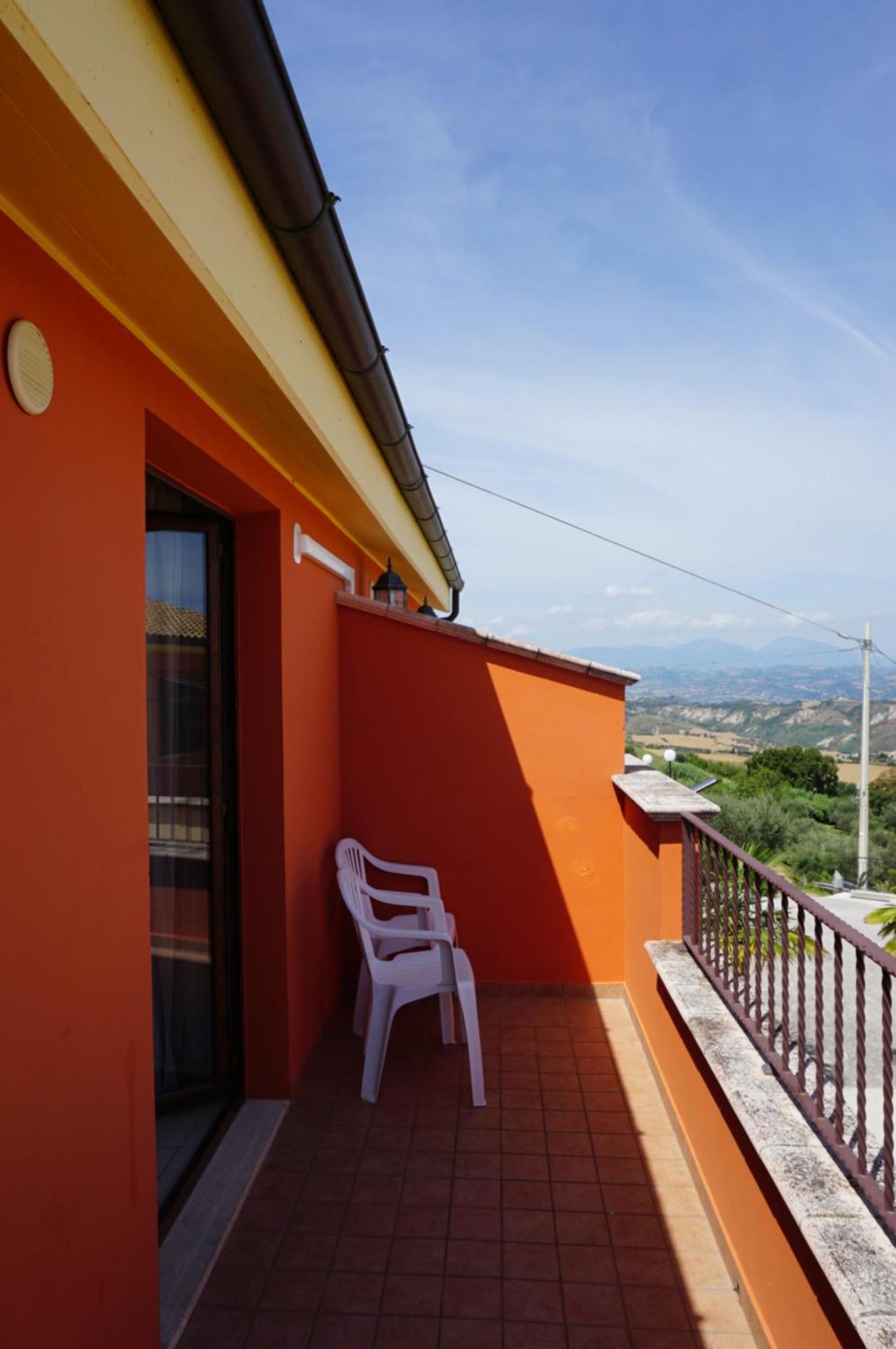La Terrazza Motta Bed and Breakfast Atri Exteriör bild