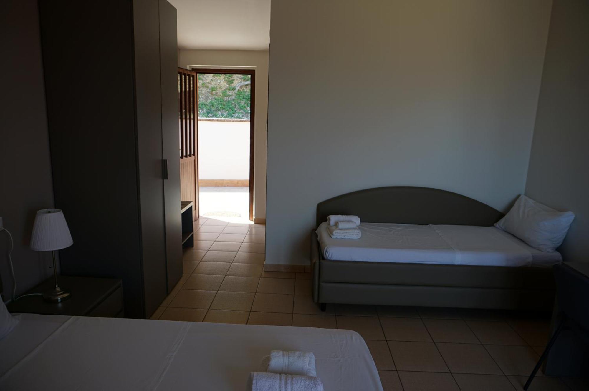 La Terrazza Motta Bed and Breakfast Atri Exteriör bild