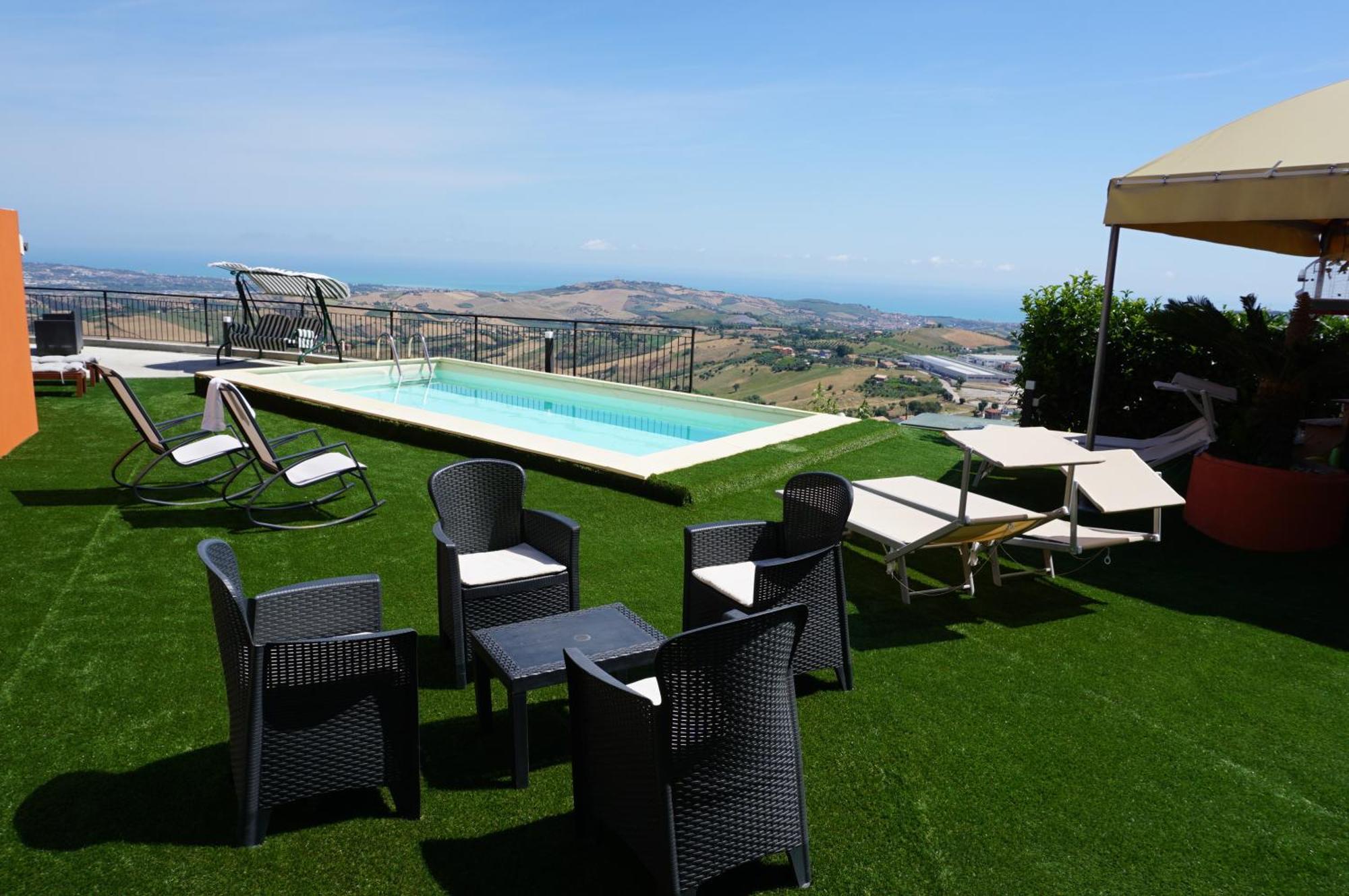 La Terrazza Motta Bed and Breakfast Atri Exteriör bild